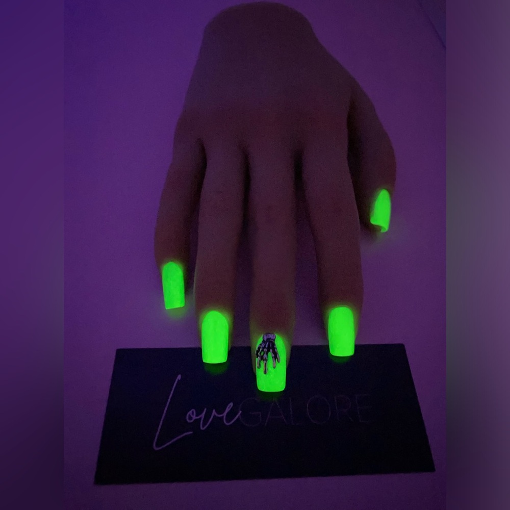 Hand Crafted Green (Glow In The Dark) Short Square Love Galore Press On Nails - Picture 2 of 6